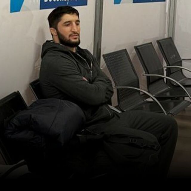 Гавра с велик борец: Спряха Садулаев на летището в Букурещ
