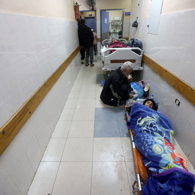 „Оставяме пациентите да крещят с часове“: Лекарите в Газа изнемогват, правят операции без упойки