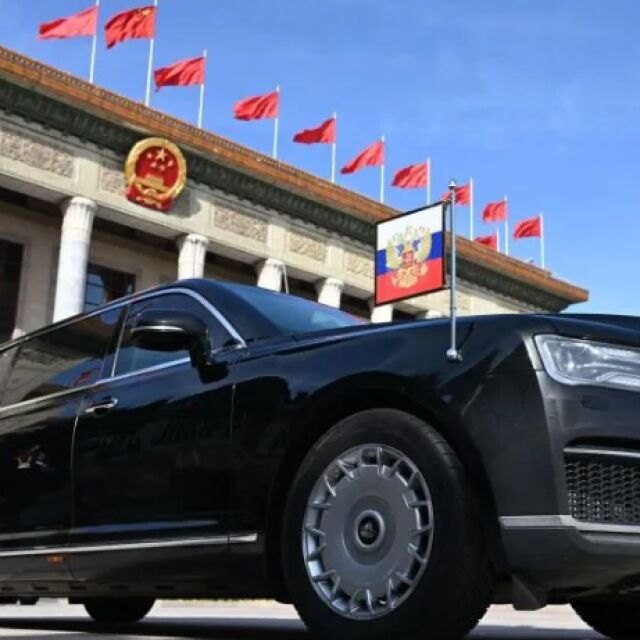 „Специални лични отношения“: Путин подари луксозен автомобил на Ким Чен-ун