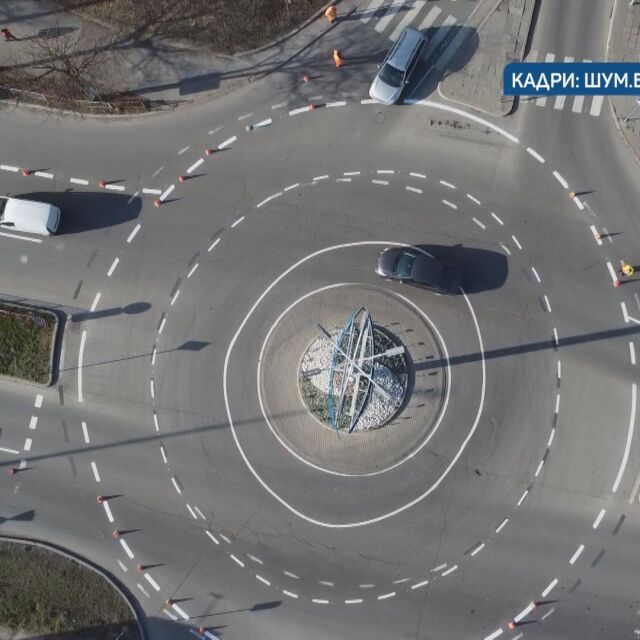 "Абсолютно безумие, безумие": Крива маркировка на кръгово кръстовище в Шумен
