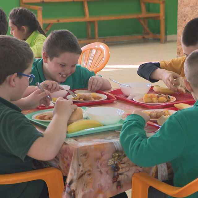 Програмата „Топъл обяд“: Как БЧК помага на най-малките ученици?