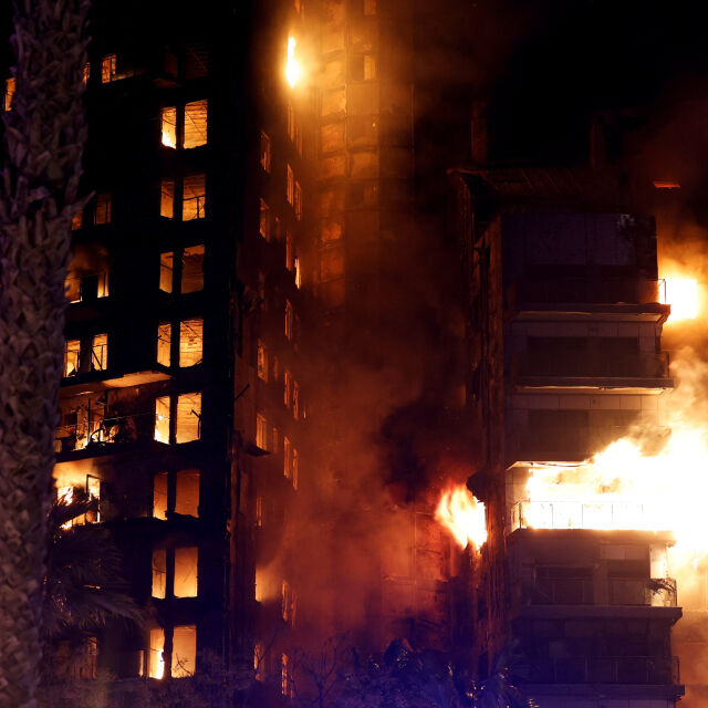Пожар погълна сграда във Валенсия: Четирима загинаха, 19 са били ранени