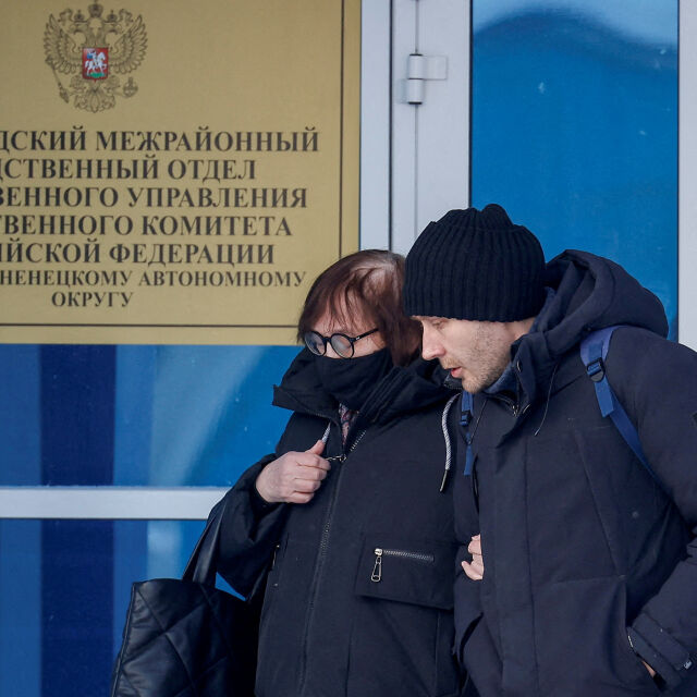 Тялото на Алексей Навални е предадено на майка му (СНИМКИ)