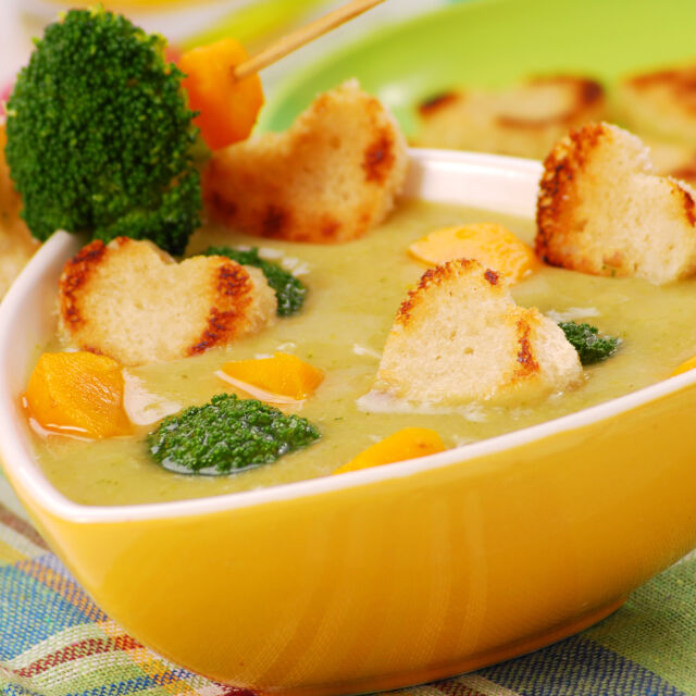 Любовна супа с броколи и аспержи