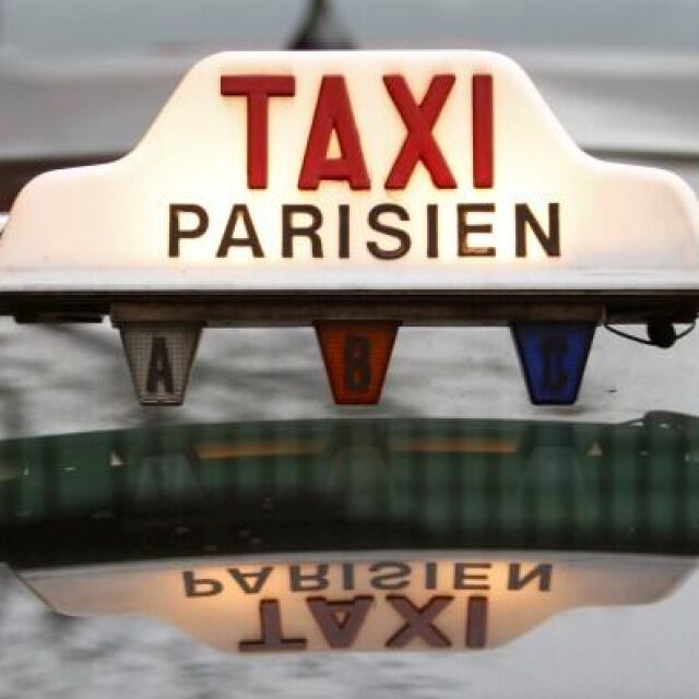 Транспортната услуга UberPop вече е забранена във Франция