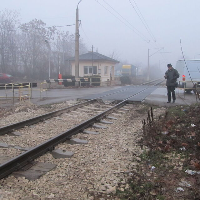 Влак блъсна кола на прелез в Старозагорско