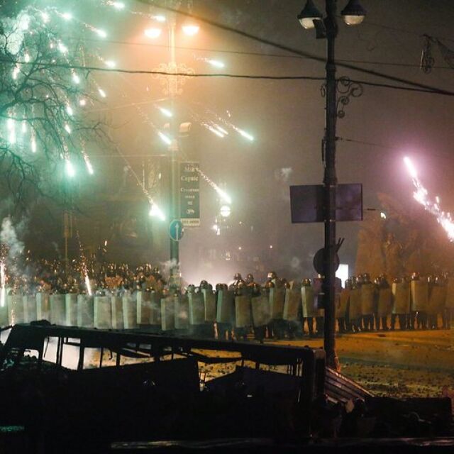 Втора нощ безредици в Киев – спецчасти и протестиращи в битка за „Майдана”
