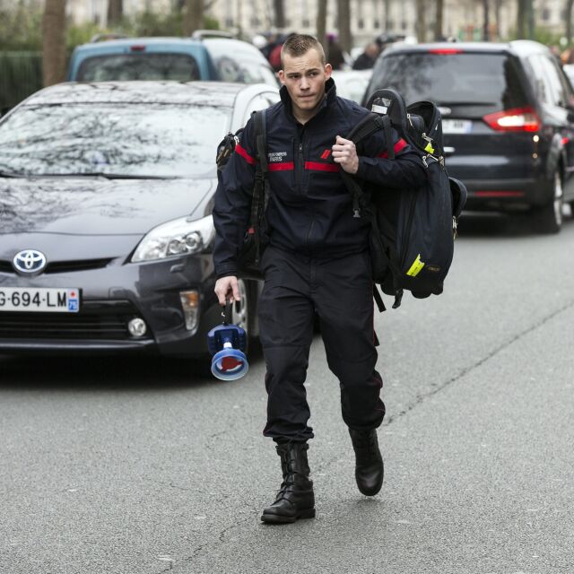 Атака с гранати по джамия във Франция