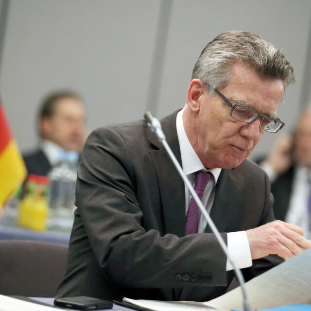 Вътрешният министър на Германия: Не можем да приемем всички бежанци