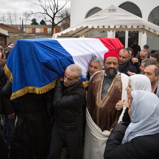 Франция се сбогува с убитите полицаи