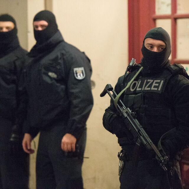 Масови арести на предполагаеми терористи във Франция и Германия