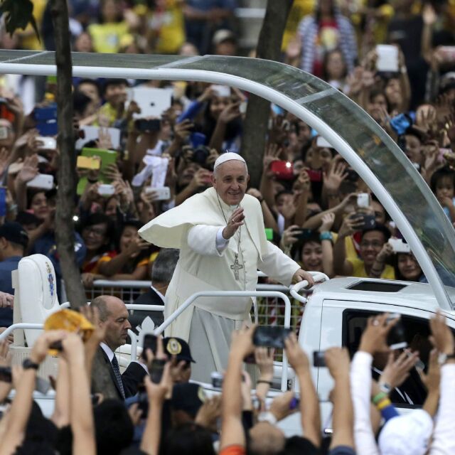 6 млн. души посрещнаха Франциск в Манила (СНИМКИ)