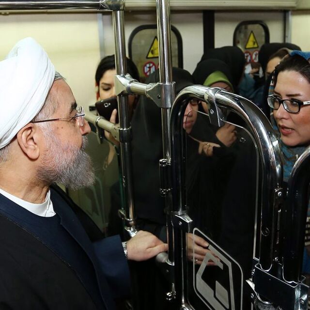 Президентът на Иран отиде на работа с метро