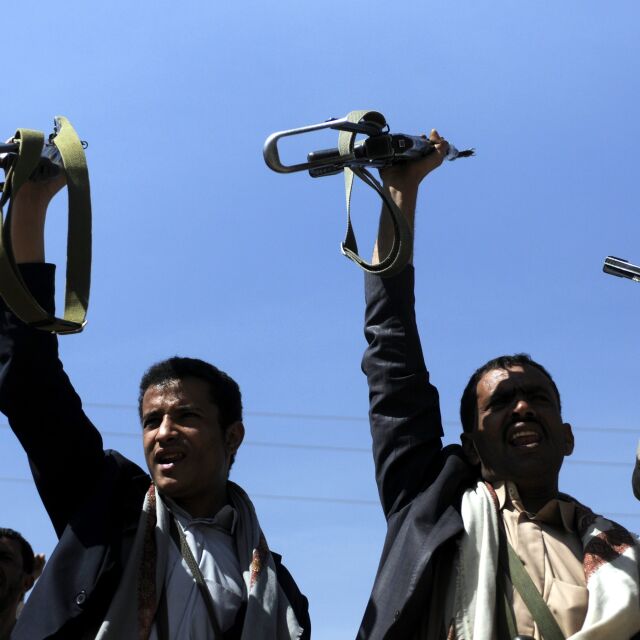 Бунтовниците в Йемен превзеха държавни медии като „стъпка към преврат”
