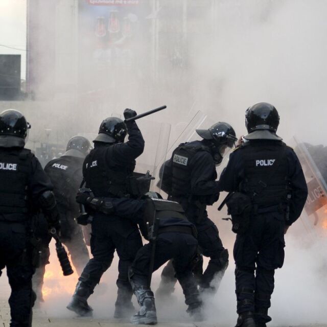 Сблъсъци между полиция и протестиращи в Косово