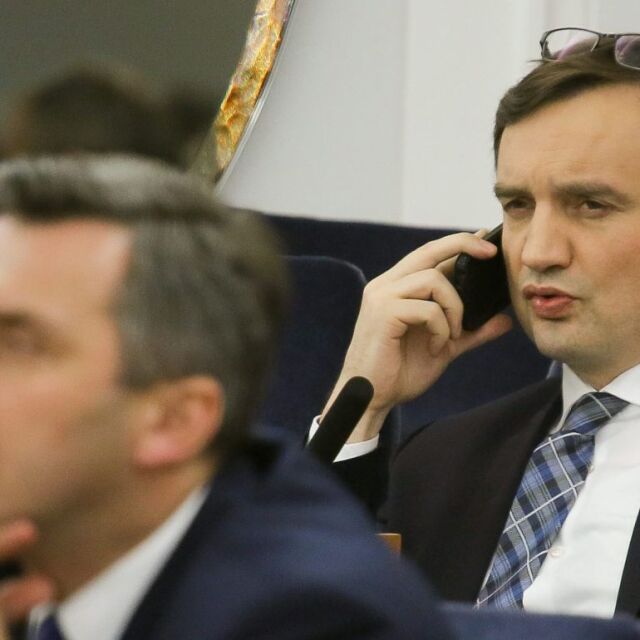 Полски министър нарече "глупави" критиките на ЕС