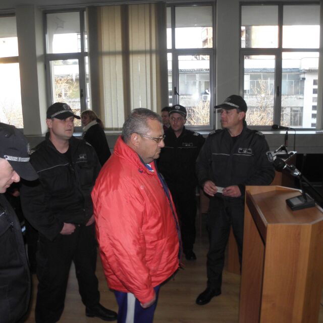 Съдът окончателно стави в ареста продавача на ракията убиец