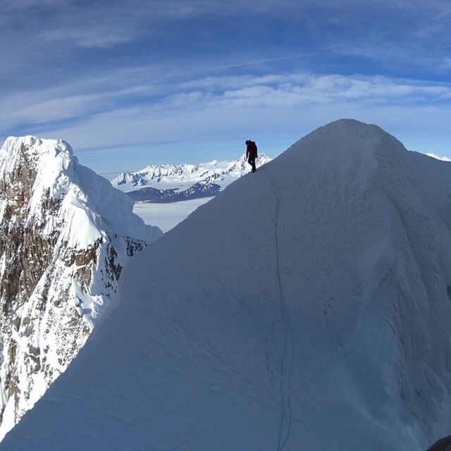  Наши алпинисти изкачиха един от най-техничните върхове в света 