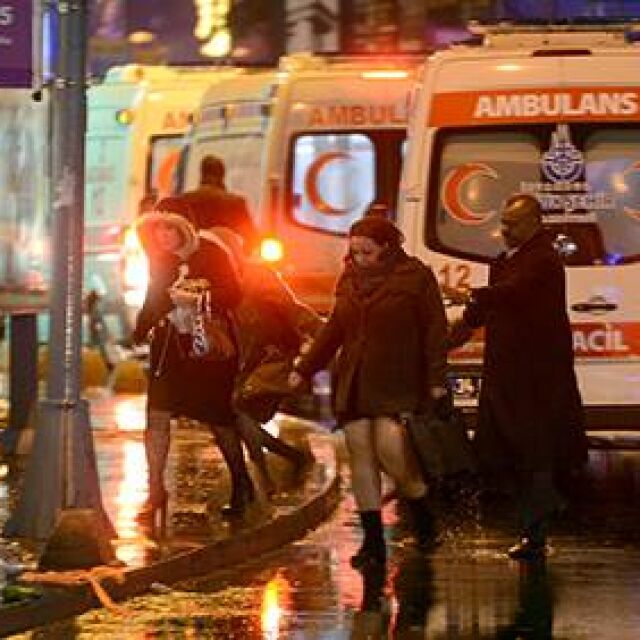 Стрелба в нощен клуб в Истанбул, най-малко 35 жертви