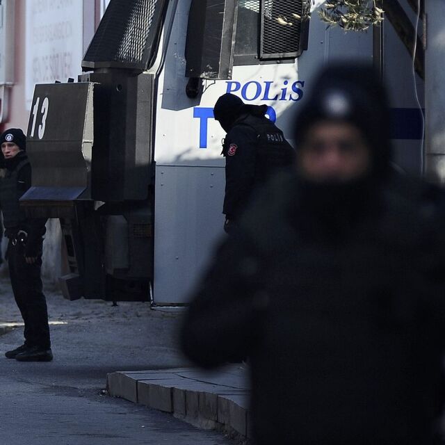Властите продължават издирването на истанбулския атентатор