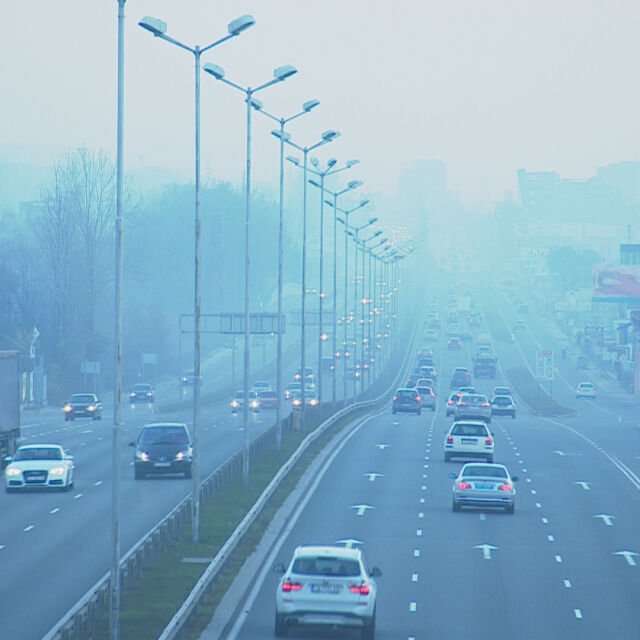Мерки срещу мръсния въздух в София – безплатен градски транспорт и спиране на коли