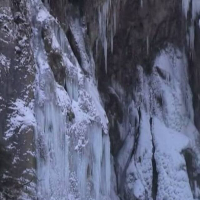 Водопадът Велики Слап в Хърватия замръзна (ВИДЕО) 