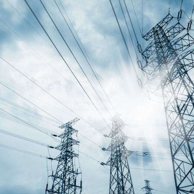 Скок на цената на тока средно за страната с 3,48% от 1 юли, изчислиха от КЕВР