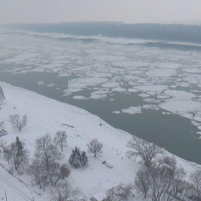 Дунав е пред пълно замръзване