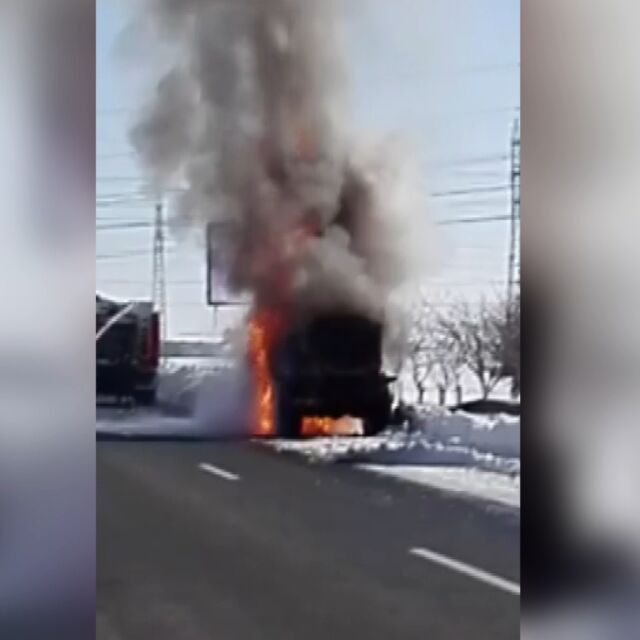 Снегорин се запали, докато чистеше магистрала „Тракия” (ВИДЕО)