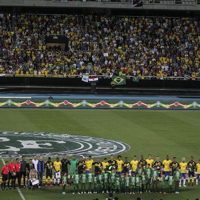 Бразилия и Колумбия играха в памет на жертвите от "Шапекоензе" (ВИДЕО И ГАЛЕРИЯ)