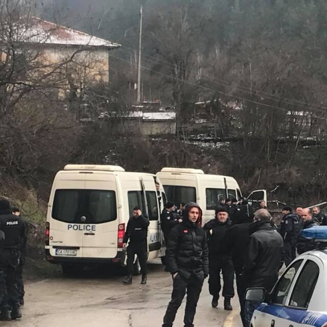 Спецакция в село Луково във връзка с шесторното убийство