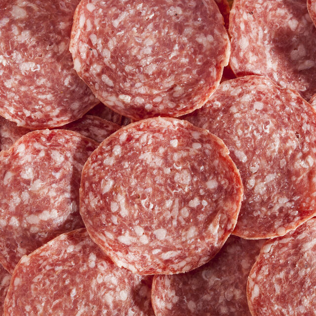 Обработеното месо в колбасите повишава риска от рак на гърдата