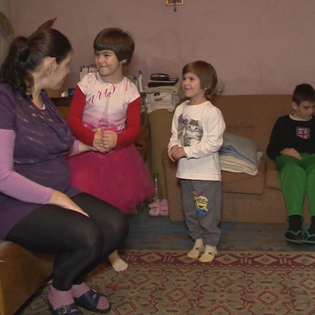Вълна от съпричастност към самотна майка на три деца от Аксаково