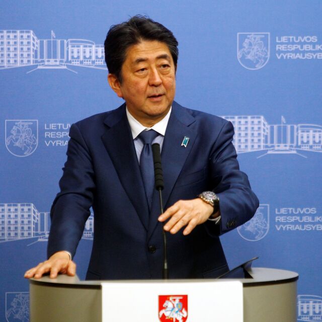 Простреляха в гръб бившия премиер на Япония Шиндзо Абе