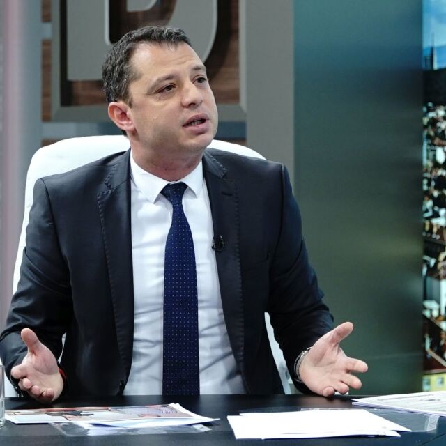 КС: Парламентът е трябвало да приеме оставката на Делян Добрев