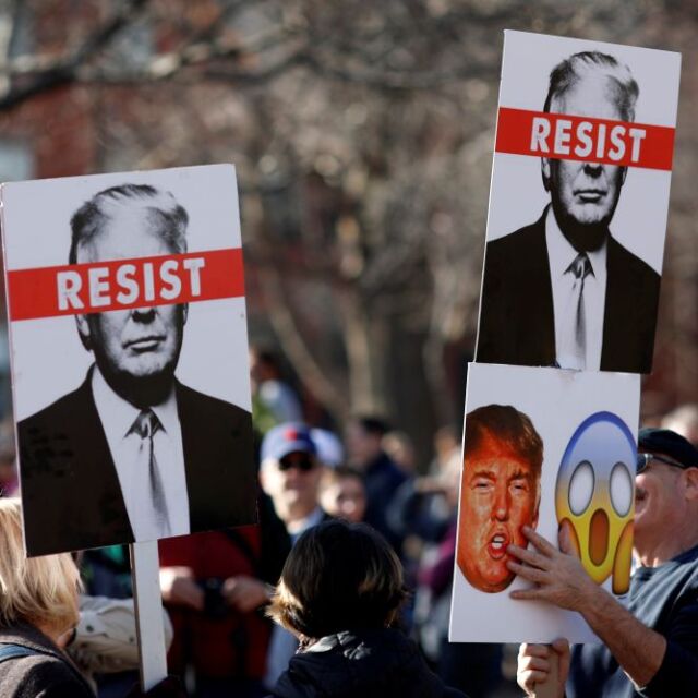 Стотици хиляди се включиха в анти-Тръмп протестите в САЩ (СНИМКИ и ВИДЕО)