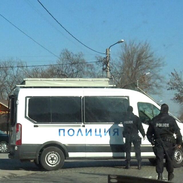 Напрежение и полицейска блокада в пловдивското село Войводиново