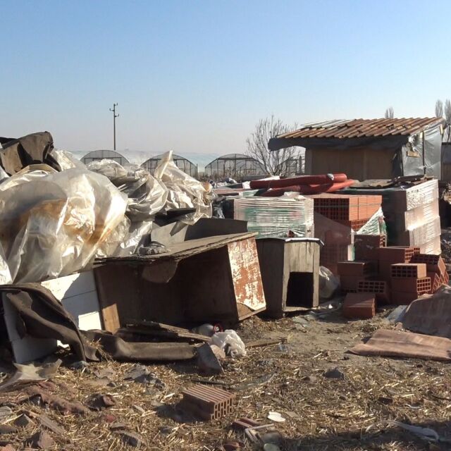 Събарят незабавно 15 от постройките в махалата във Войводиново