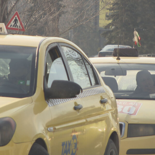 Хаос сред такситата в страната заради годишен преглед на касовия апарат