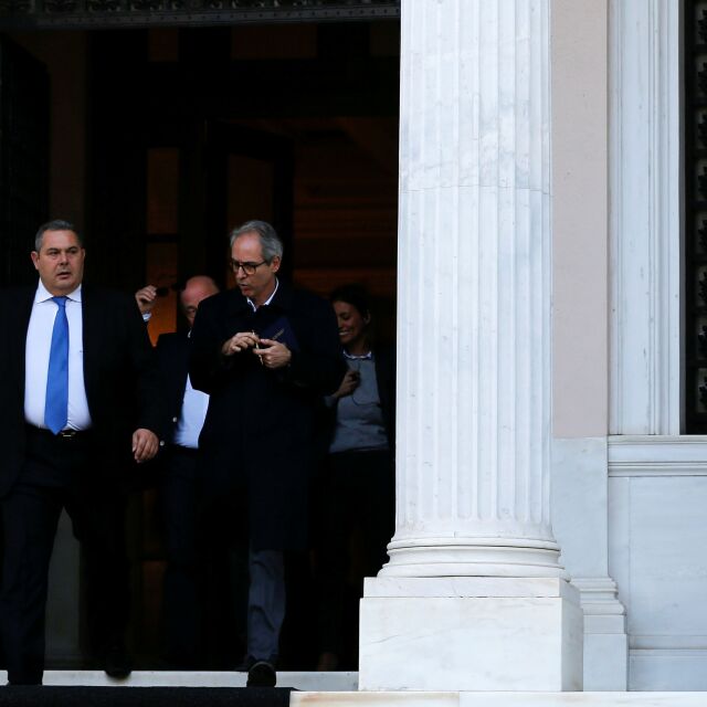 Гръцкият военен министър подаде оставка заради споразумението с Македония