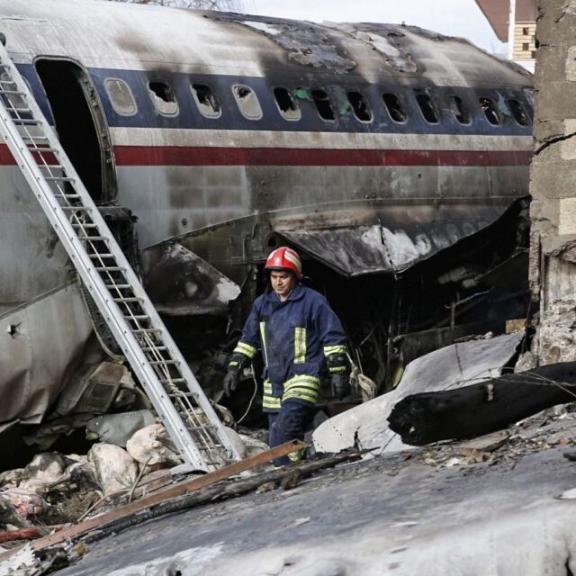 След катастрофата: Китайската компания приземява 223 самолета "Боинг 737"