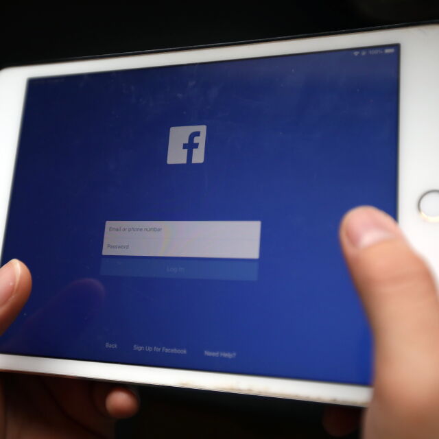 Проблемът със споделянията във „Фейсбук” е отстранен