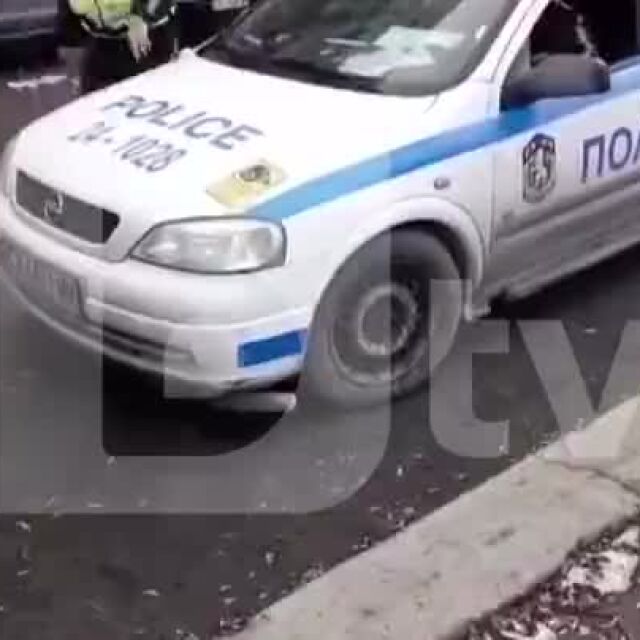 Кадри от сблъсъка шофьор – полицай в София (ВИДЕО)