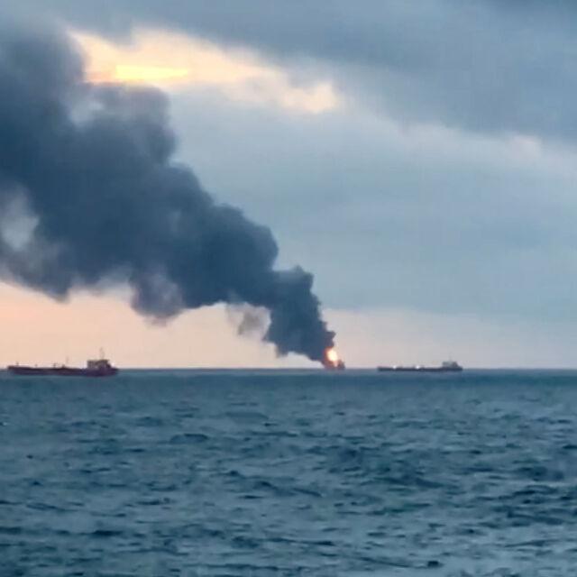 10 души загинаха при пожар на два кораба в Черно море 