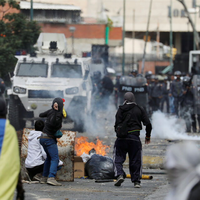 Венецуела е на ръба на гражданска война