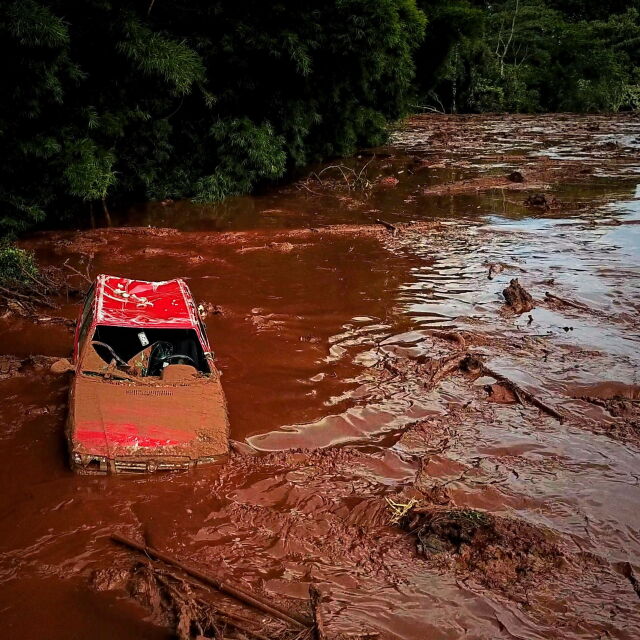9 загинали и 300 изчезнали след срутване на язовир в Бразилия