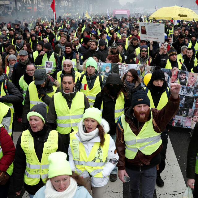 За 11-и пореден уикенд „жълтите жилетки” излязоха на протест (ВИДЕО)