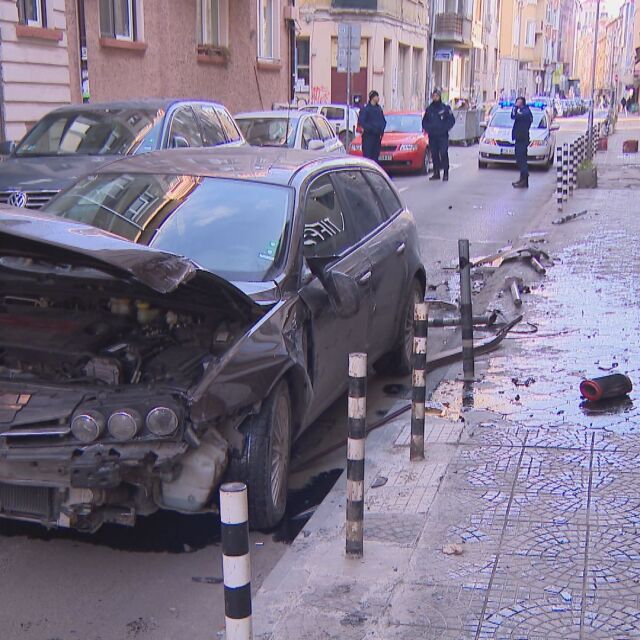 Пиян водач блъснал охранители и клиенти на заведение в София (ВИДЕО)