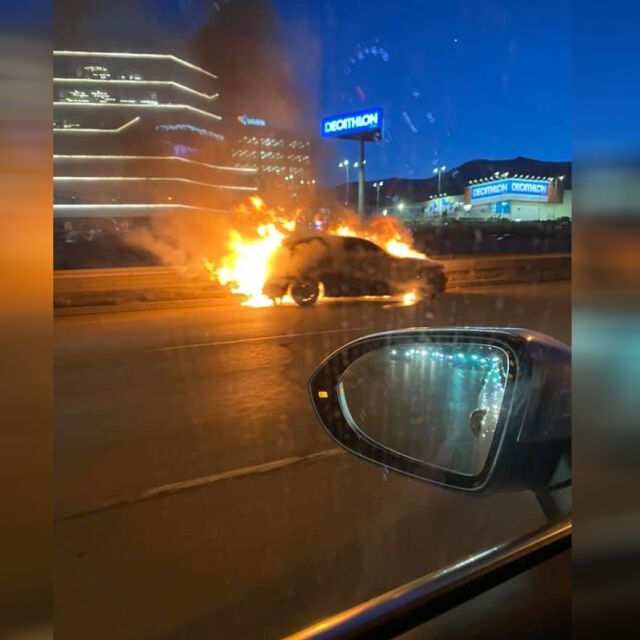 Кола се запали на Околовръстното шосе в София