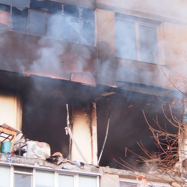 След взрива в блок във Варна 14 души са настанени в общински жилища